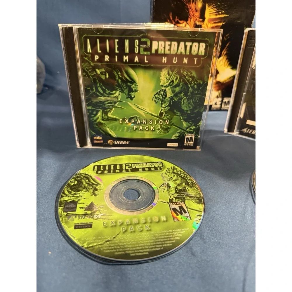 Aliens vs Predator 2 Gold Edition PC Game 2001 CIB with Primal Hunt Expansion